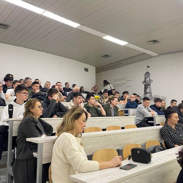 Родитељство је најодговорније занимање, а за њега нема нити једне школе